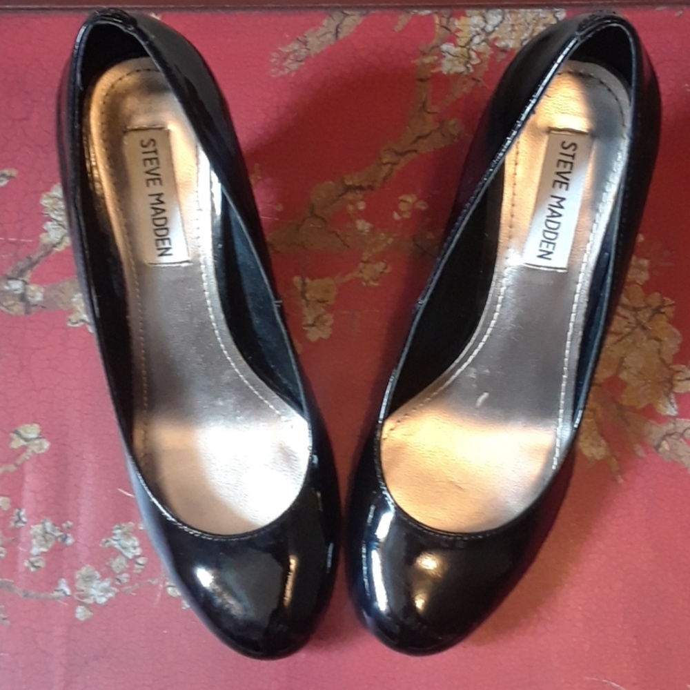 Steve Madden Patent Leather Pumps ❣️
